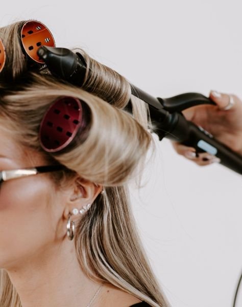 Exploring The Latest Seasonal Styles in a Hair Salon in Dayton